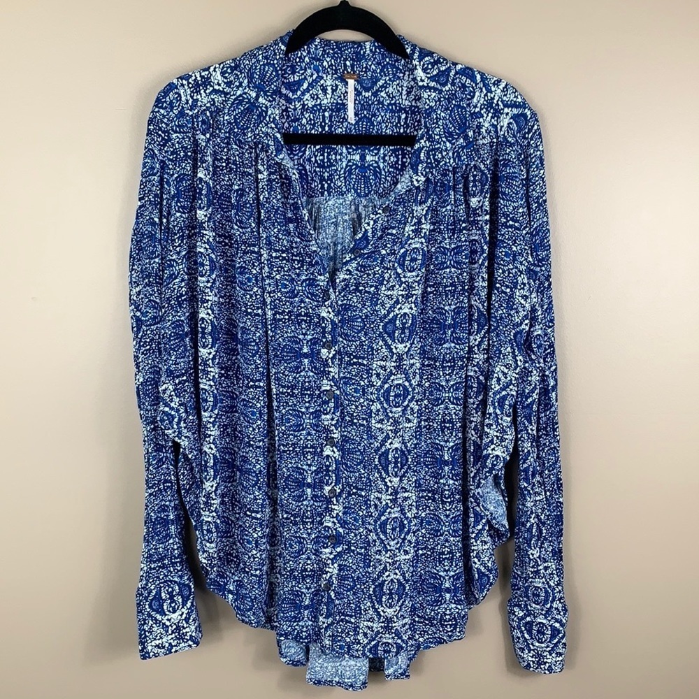 Free People blue and white oversized long sleeve button down tunic blouse xs